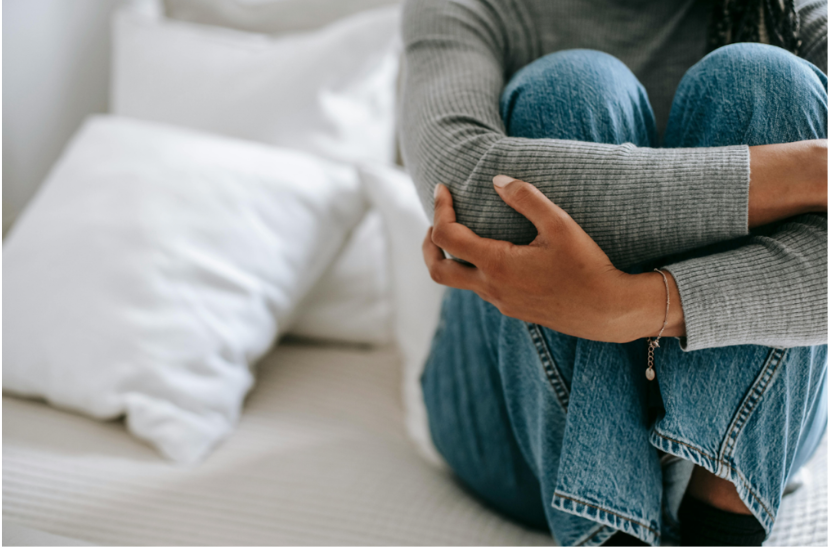 Anxiété, fatigue mentale, ruminations : quand faut-il consulter un thérapeute ?